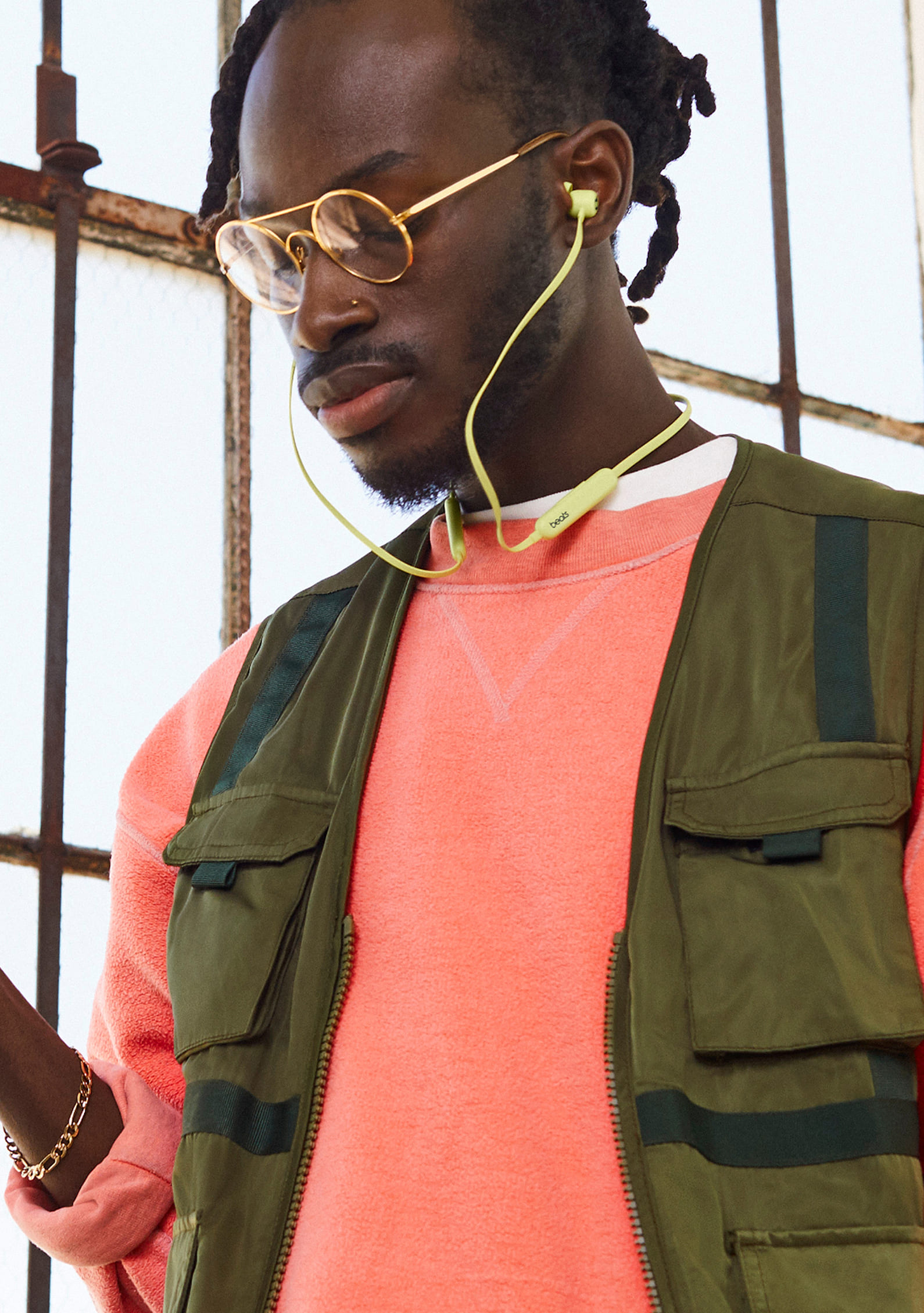 Beats4-earbuds-beats-flex-img